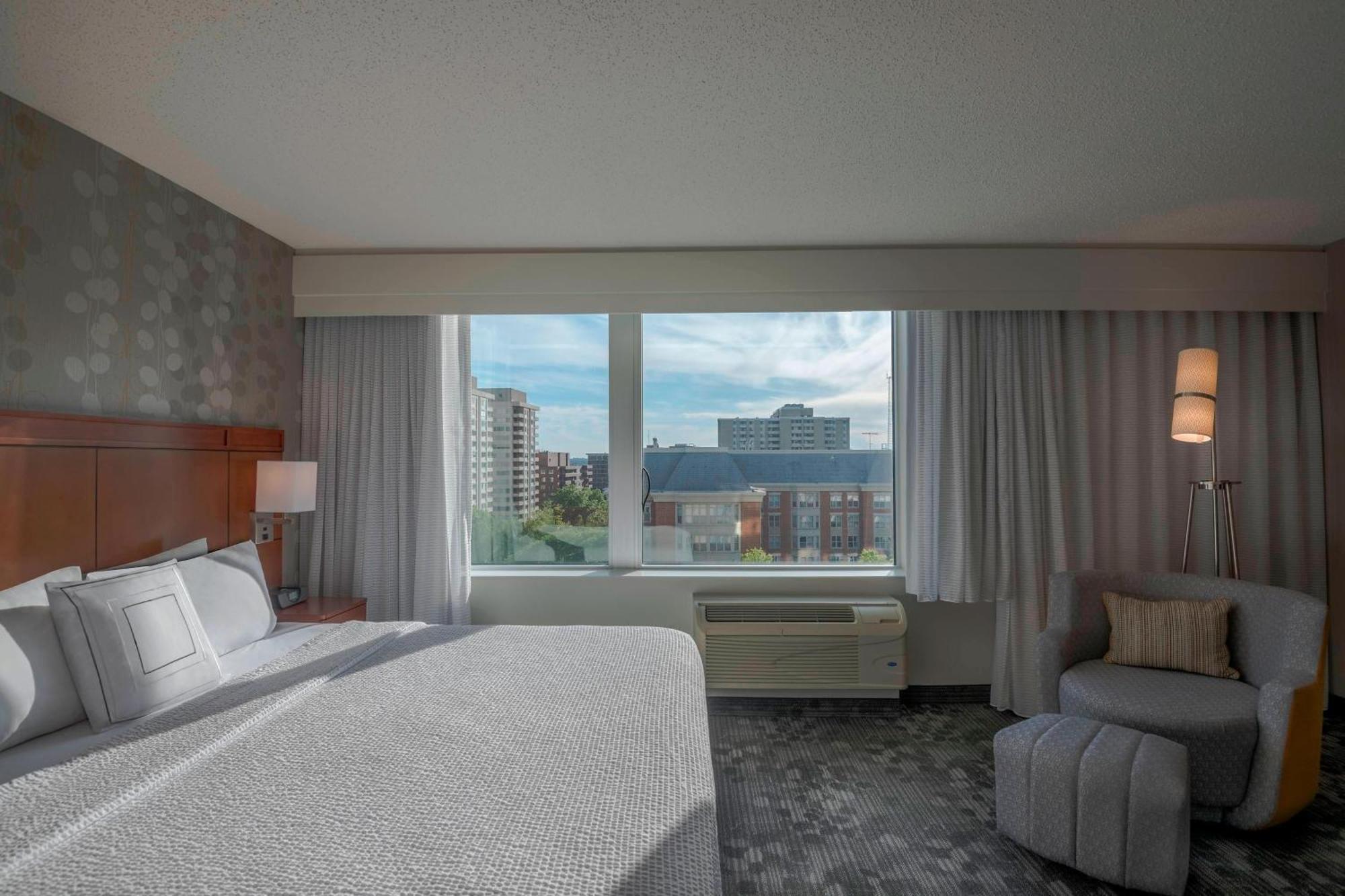 Courtyard By Marriott Bethesda Chevy Chase Otel Dış mekan fotoğraf