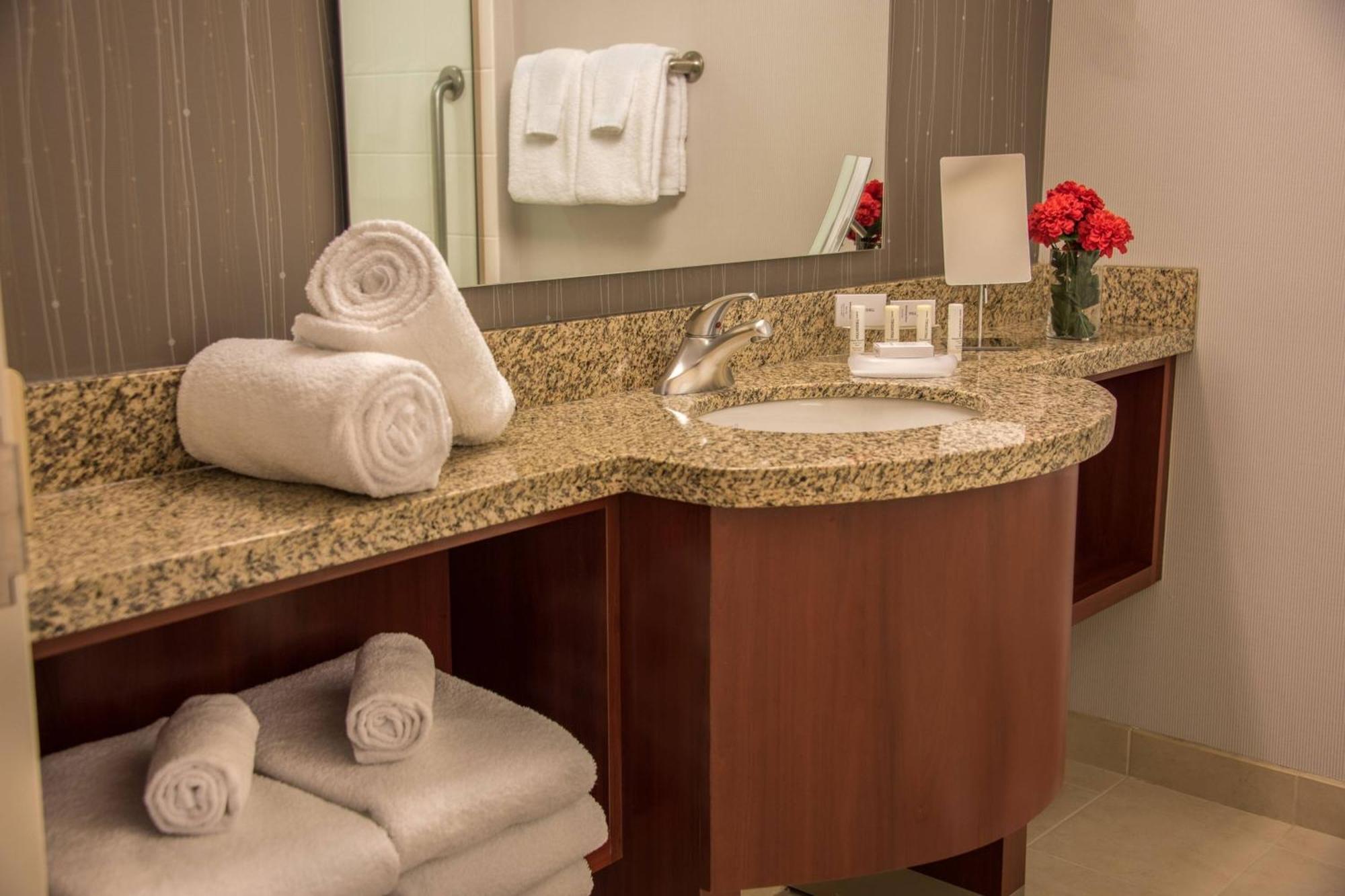 Courtyard By Marriott Bethesda Chevy Chase Otel Dış mekan fotoğraf