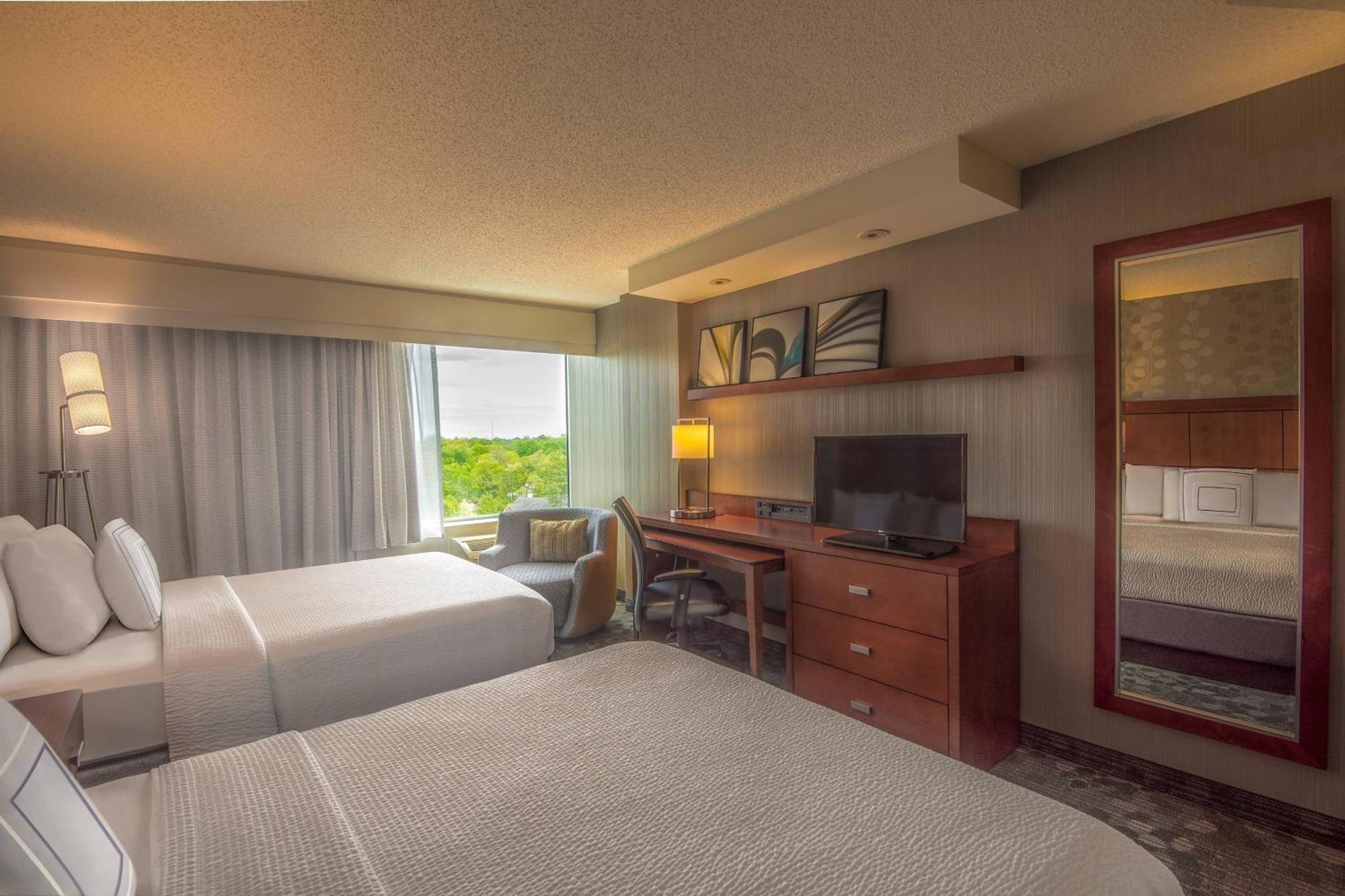 Courtyard By Marriott Bethesda Chevy Chase Otel Dış mekan fotoğraf