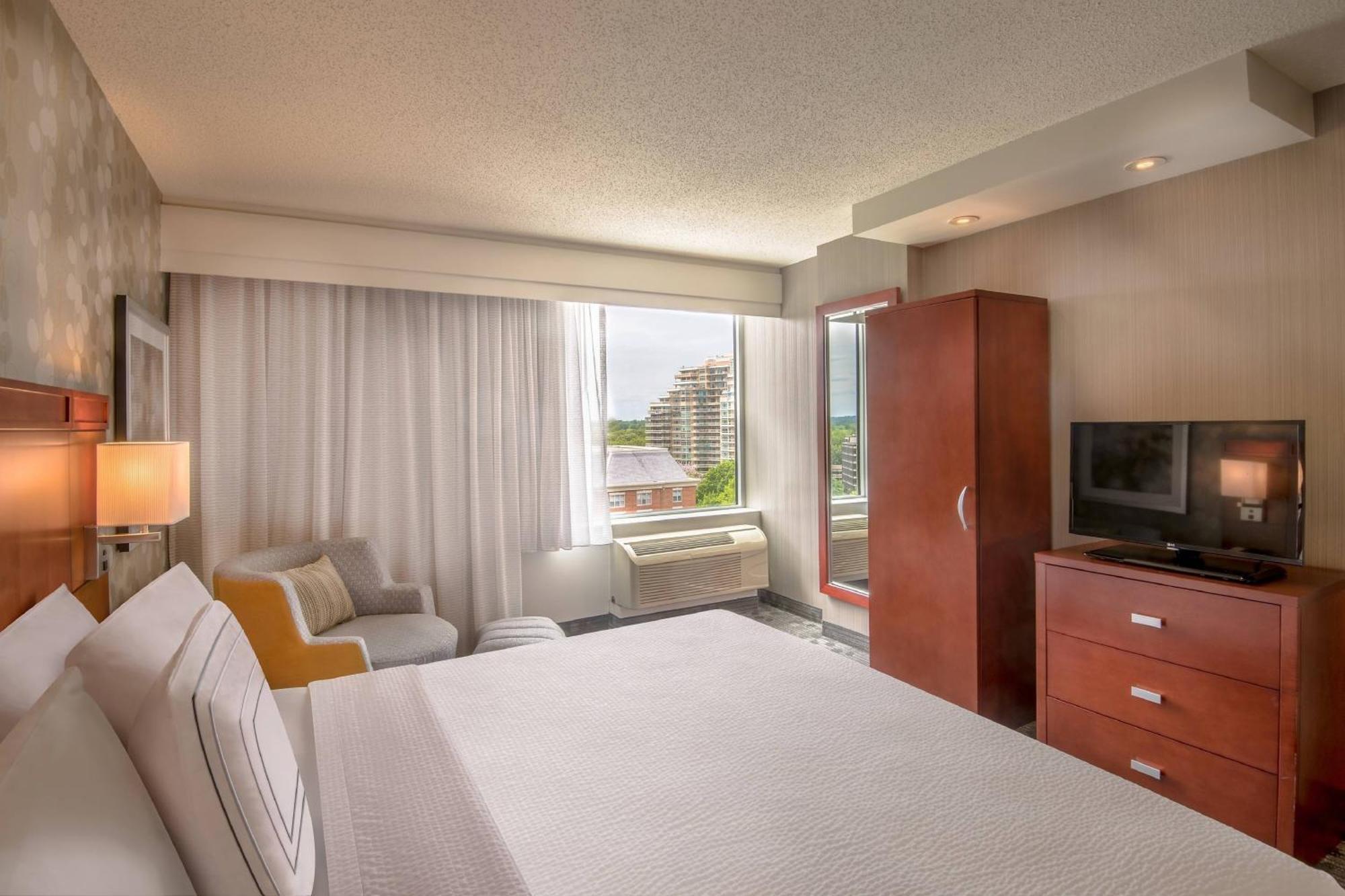 Courtyard By Marriott Bethesda Chevy Chase Otel Dış mekan fotoğraf