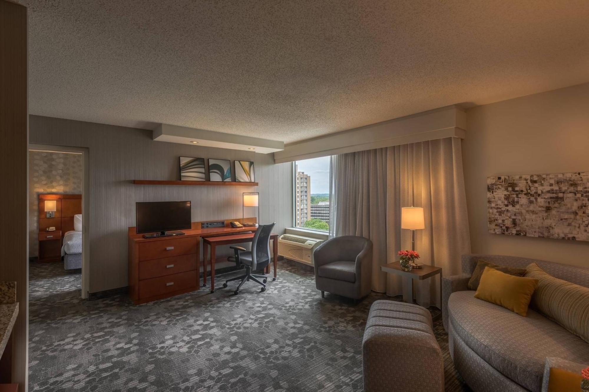 Courtyard By Marriott Bethesda Chevy Chase Otel Dış mekan fotoğraf